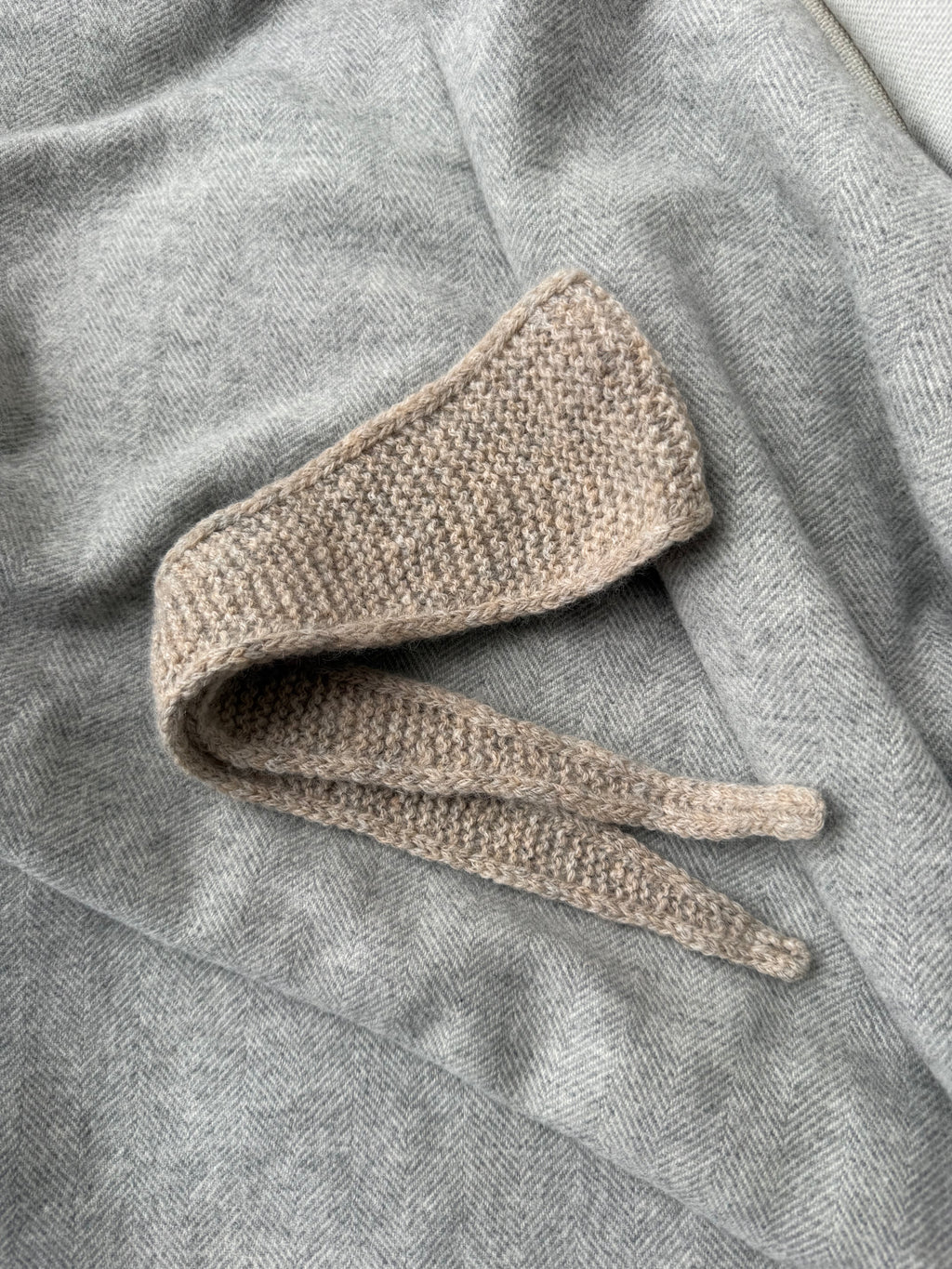 Handmade Knitted Grey-Beige Mini Scarf Neckwarmer Sophie Scarf Merino Yarn