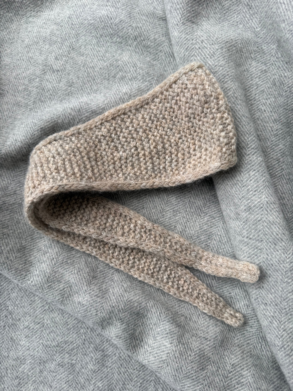 Handmade Knitted Grey-Beige Mini Scarf Neckwarmer Sophie Scarf Merino Yarn